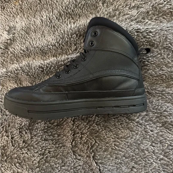 NIKE Big Kids ACG Woodside 2 High Hiking Boots