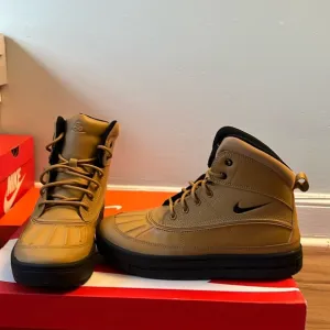 Nike Duck Boots