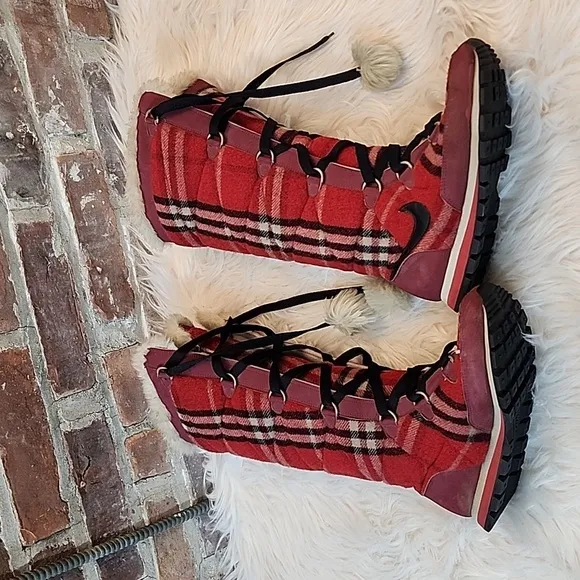 Nike Hi3 Plaid Winter Snow Boots, Size 5
