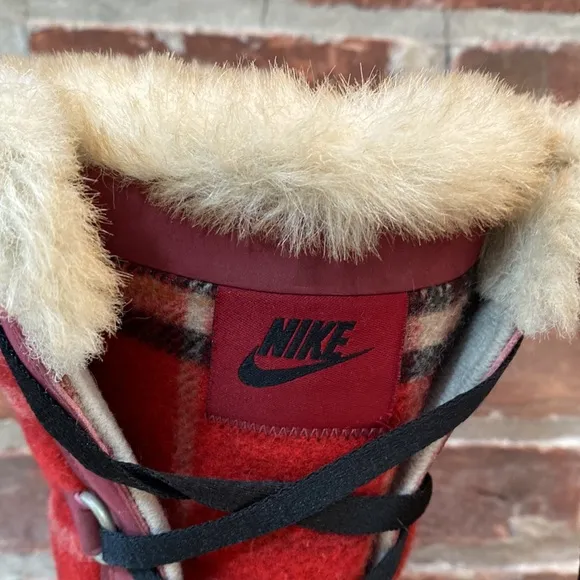 Nike Hi3 Plaid Winter Snow Boots, Size 5