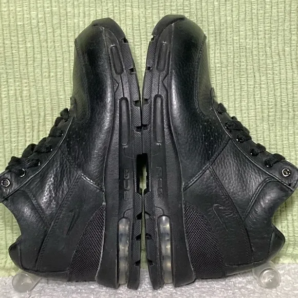 Nike Kids Air Max Goadome ACG Black Leather Waterproof Boots Shoes - Size US 2Y