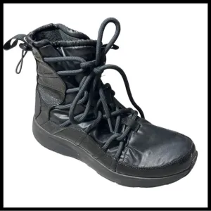 NIKE Tanjun High Rise Water Resistant Athletic Winter Boots