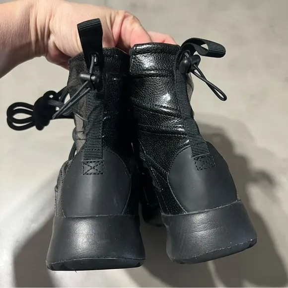 NIKE Tanjun High Rise Water Resistant Athletic Winter Boots