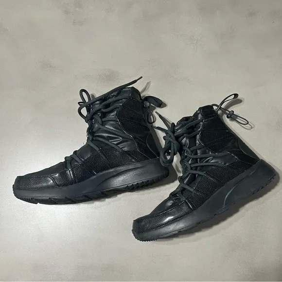 NIKE Tanjun High Rise Water Resistant Athletic Winter Boots