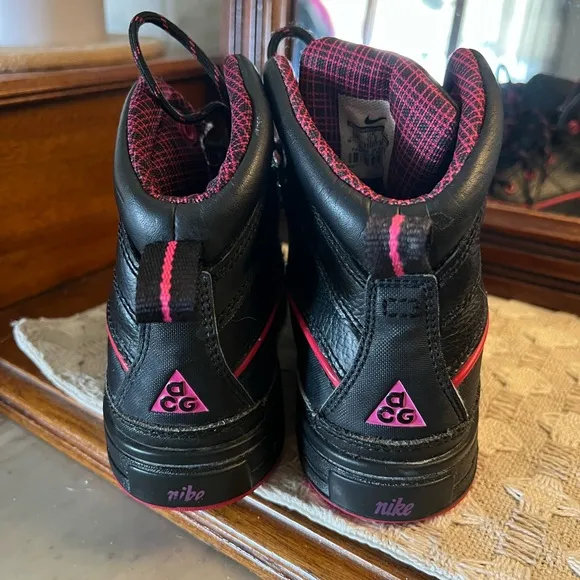 NIKE Vintage 2012 ACG Woodside 2 Outdoor Winter Snow Boots Black Pink Girl's 13