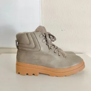 Nordstrom Rack Womens Chiara Round Toe Lace Up Snow Boots Taupe NWOT Size 10