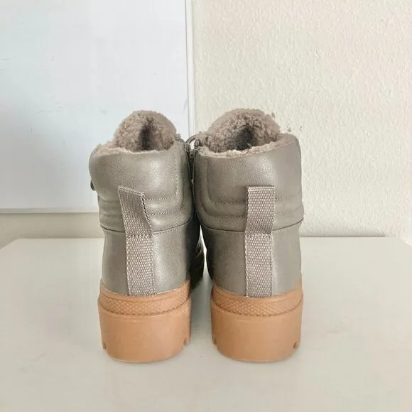 Nordstrom Rack Womens Chiara Round Toe Lace Up Snow Boots Taupe NWOT Size 10