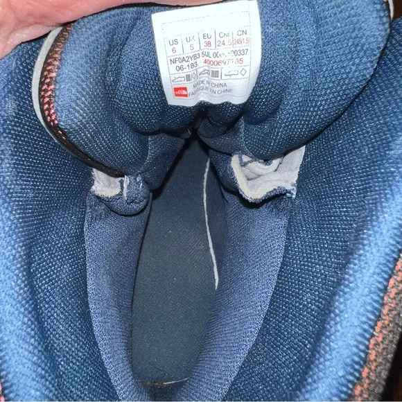 North Face Winter Boots blue pink. Excellent condition