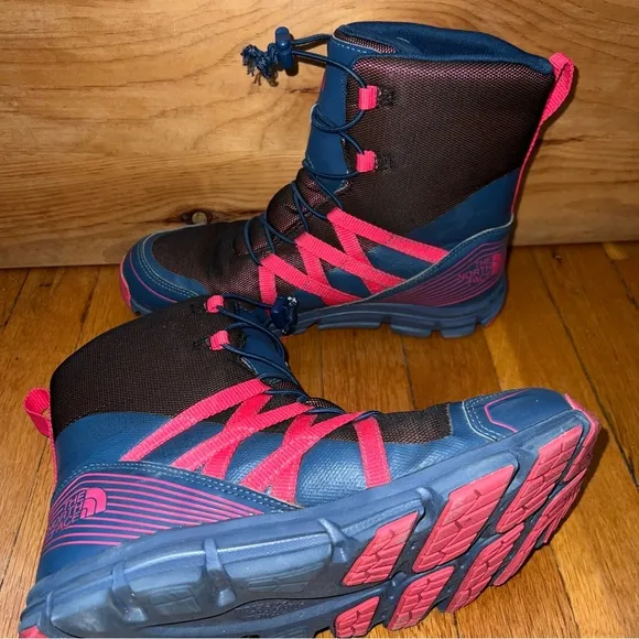 North Face Winter Boots blue pink. Excellent condition