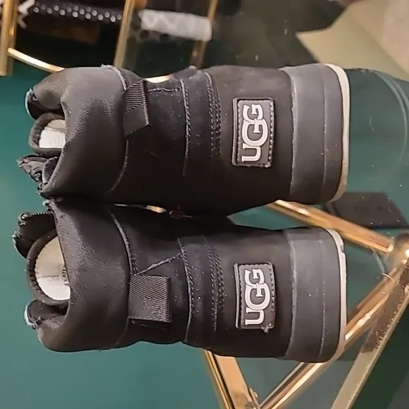 NWOB UGG black Turlock leather boots