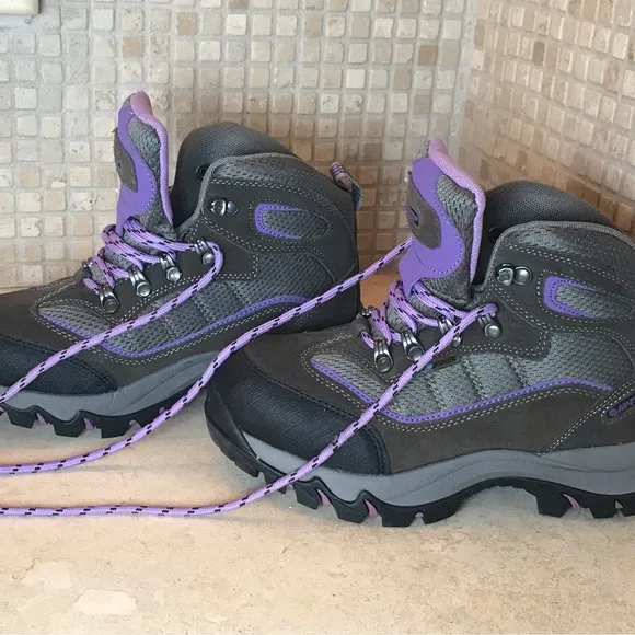 ☀️NWOB☀️ WATERPROOF HIKING BOOTS WOMENS by HI-TEC SIZE 6 PURPLE/BROWN/GREY