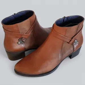 NWOT Dorking by Fluchos Spain 7 Leather Western Contempory Old Money Ankle Boots