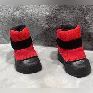 NWOT The North Face Baby Winter Boots Never worn too small cant return Size 5