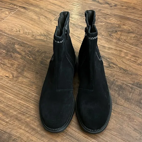 NWT Clarks Women’s Black Suede Boots, sz 6 1/2.