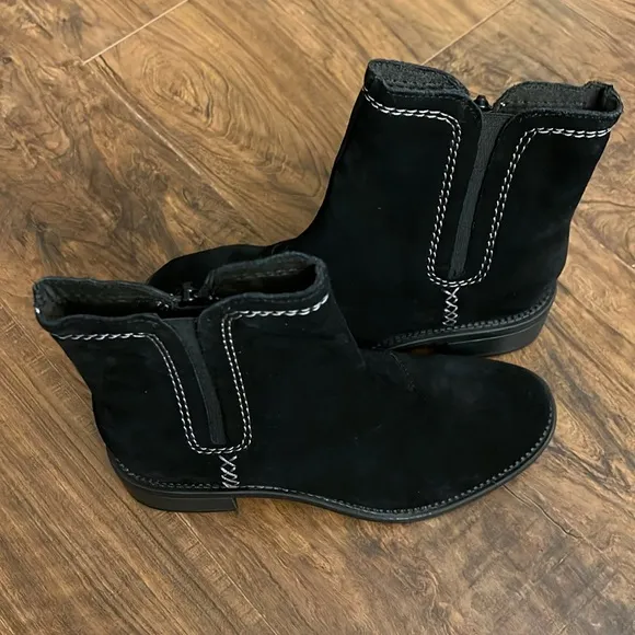 NWT Clarks Women’s Black Suede Boots, sz 6 1/2.