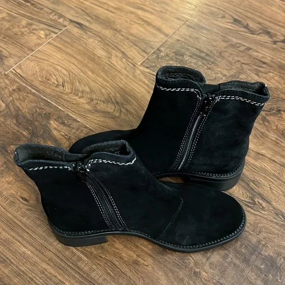 NWT Clarks Women’s Black Suede Boots, sz 6 1/2.