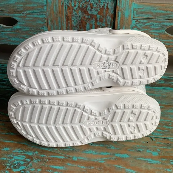 NWT Crocs Classic Lined Neo Puff Boots Winter Snow Cold