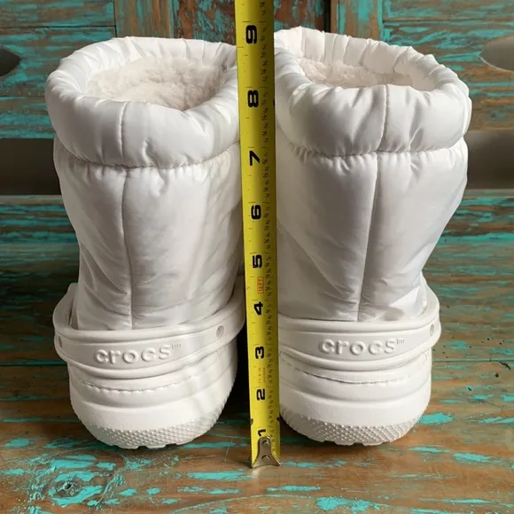 NWT Crocs Classic Lined Neo Puff Boots Winter Snow Cold
