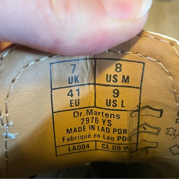 NWT Dr. Martens 2976 Yellow Stitch Smooth Leather Chelsea boots sz 8M/9L