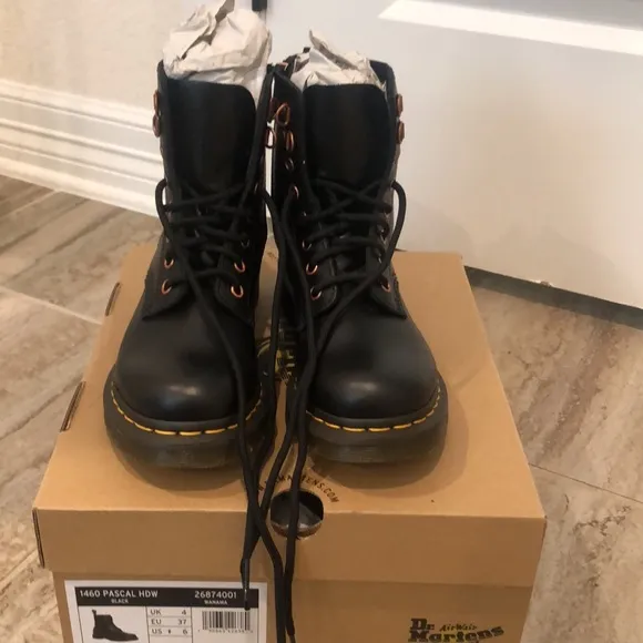 NWT Dr. Martens Womens 1460 PASCAL ROSE GOLD HDW LEATHER LACE UP BOOTS Size 6