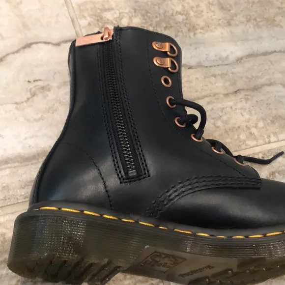 NWT Dr. Martens Womens 1460 PASCAL ROSE GOLD HDW LEATHER LACE UP BOOTS Size 6