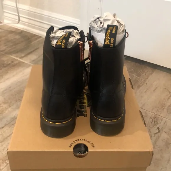 NWT Dr. Martens Womens 1460 PASCAL ROSE GOLD HDW LEATHER LACE UP BOOTS Size 6