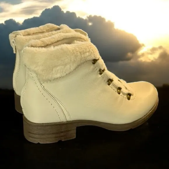 NWT Earth Origins ‘Women’s Randi Rex’ Leather Ankle Boots in “Sand White” Sz 11