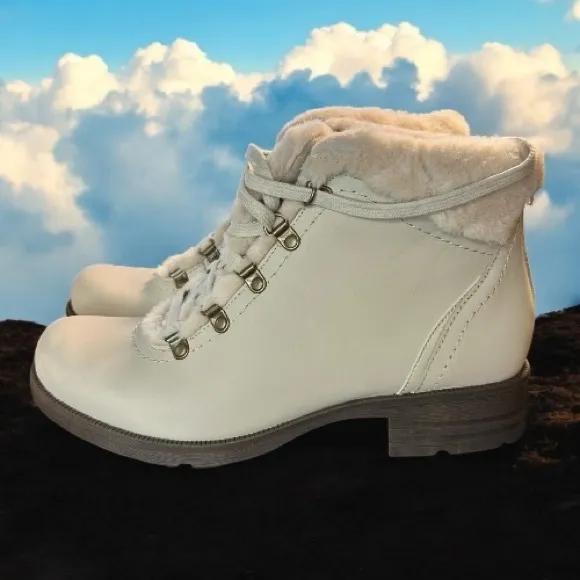 NWT Earth Origins ‘Women’s Randi Rex’ Leather Ankle Boots in “Sand White” Sz 11