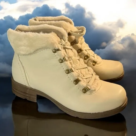 NWT Earth Origins ‘Women’s Randi Rex’ Leather Ankle Boots in “Sand White” Sz 11