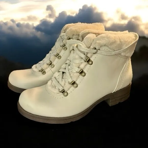 NWT Earth Origins ‘Women’s Randi Rex’ Leather Ankle Boots in “Sand White” Sz 11