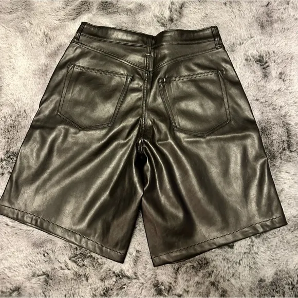 NWT Gap Faux Leather Bermuda Black Shorts Size 29 / 8 Regular