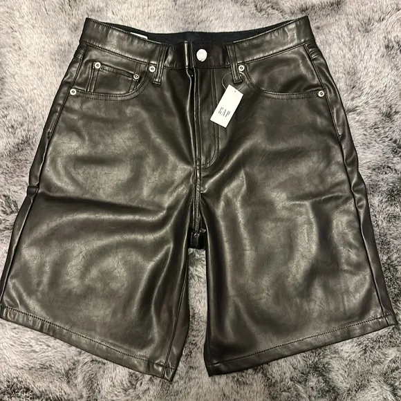 NWT Gap Faux Leather Bermuda Black Shorts Size 29 / 8 Regular