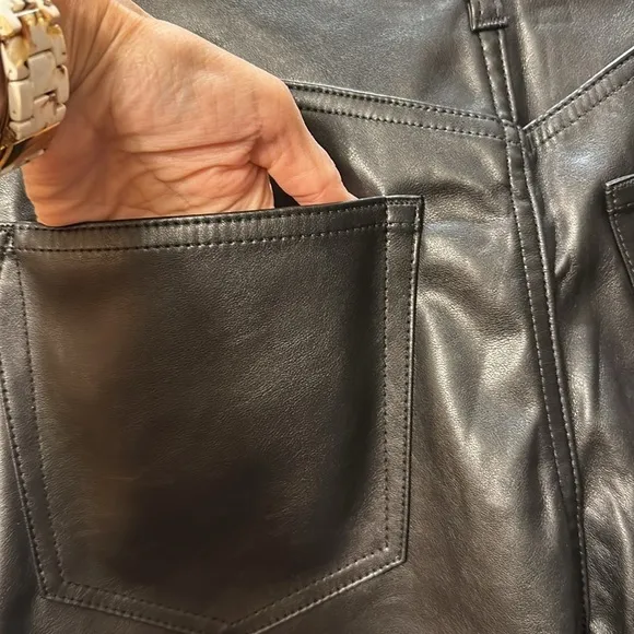 NWT Gap Faux Leather Bermuda Black Shorts Size 29 / 8 Regular