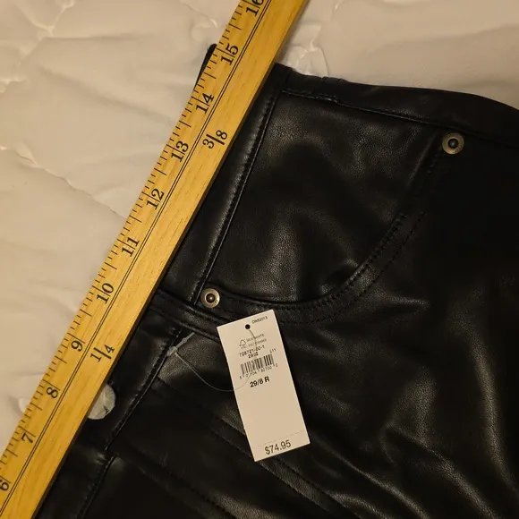 NWT Gap Faux Leather Bermuda Black Shorts Size 29 / 8 Regular
