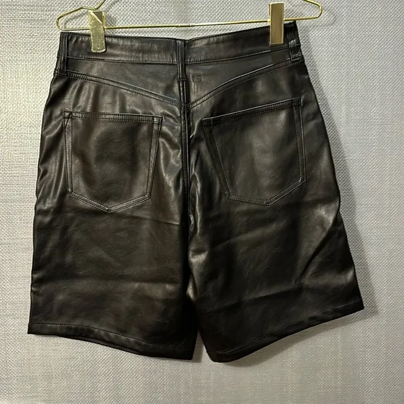 NWT Gap Faux Leather Bermuda Black Shorts Size 29 / 8 Regular