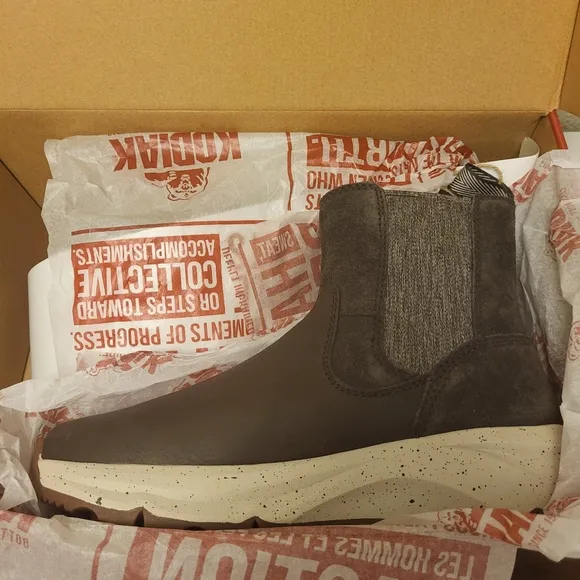 NWT Kodiak Brown Leather Takla Chelsea Boots Size 7