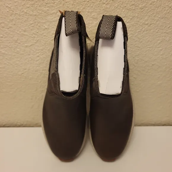 NWT Kodiak Brown Leather Takla Chelsea Boots Size 7