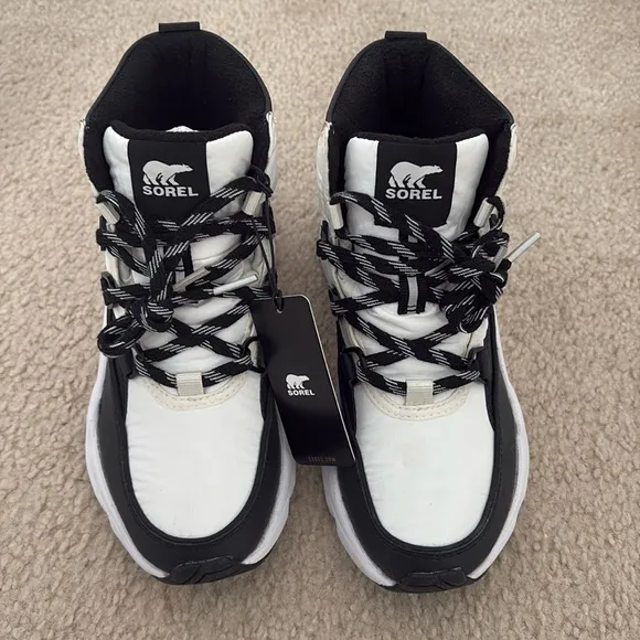 NWT SOREL Women’s Kinetic Waterproof Winter Boots size 6.5