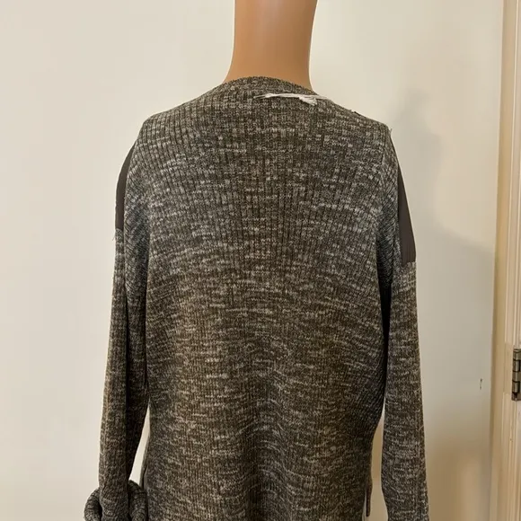 NWT Women’s Sweater Size Small Olive Green Thick Sweater
