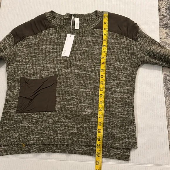 NWT Women’s Sweater Size Small Olive Green Thick Sweater