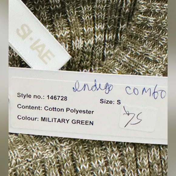 NWT Women’s Sweater Size Small Olive Green Thick Sweater