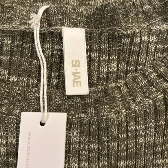 NWT Women’s Sweater Size Small Olive Green Thick Sweater