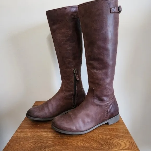 OLUKAI Leather Knee High Boots Kalupili Size 8 Equestrian Brown Stretch Calf