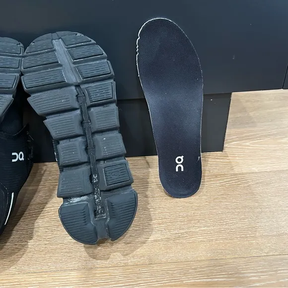 On Cloud 5 waterproof women’s size 7.5