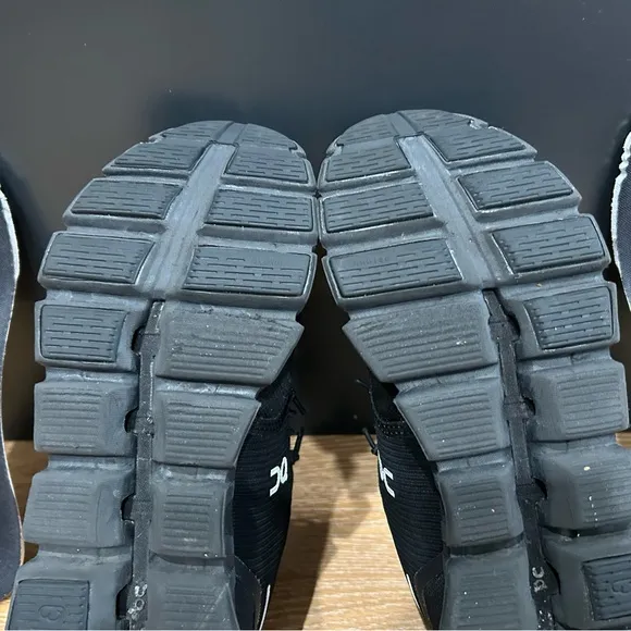 On Cloud 5 waterproof women’s size 7.5
