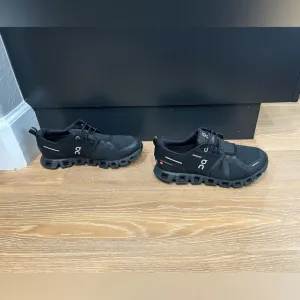 On Cloud 5 waterproof women’s size 7.5