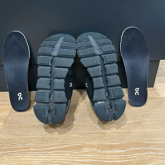 On Cloud 5 waterproof women’s size 7.5