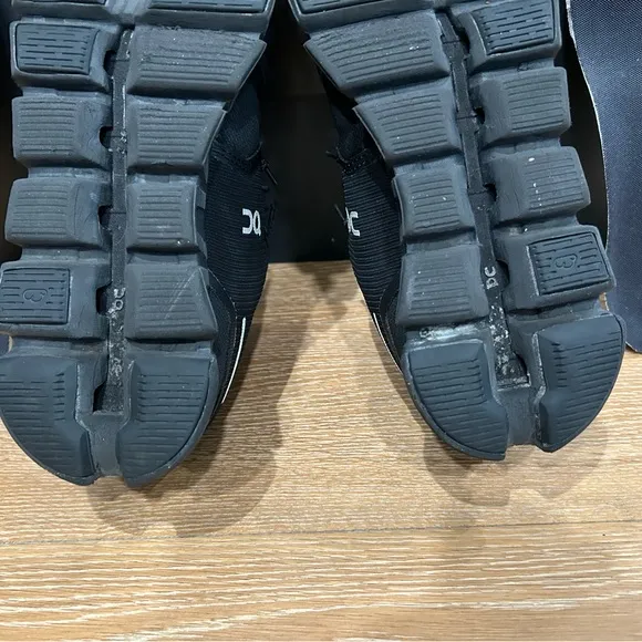 On Cloud 5 waterproof women’s size 7.5
