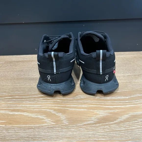On Cloud 5 waterproof women’s size 7.5