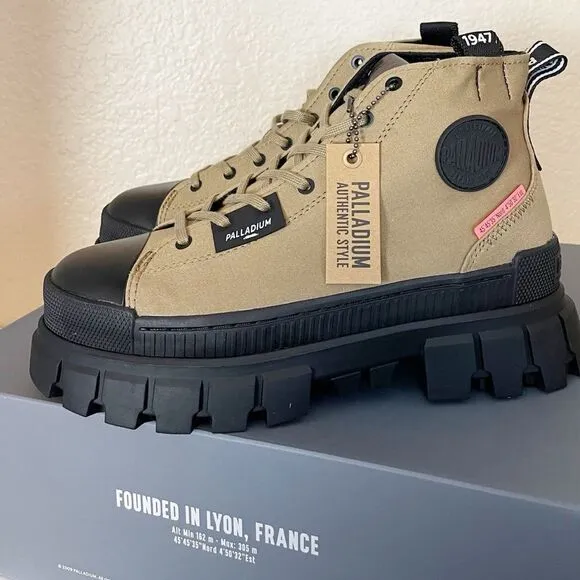 Palladium Revolt Hi TX boots combat hiking boots in Olive. Gorpcore sz 9. New